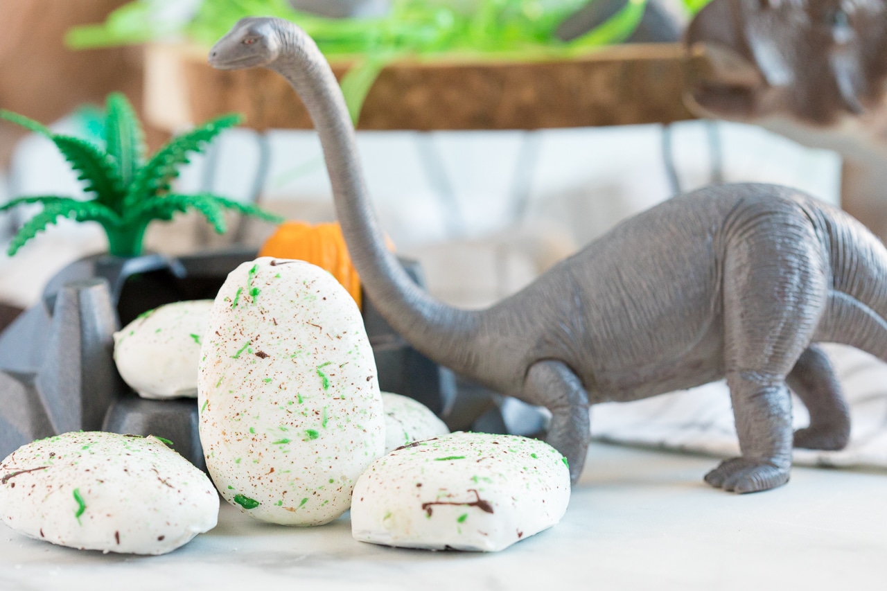 how-to-make-giant-dinosaur-eggs-filled-with-nutella