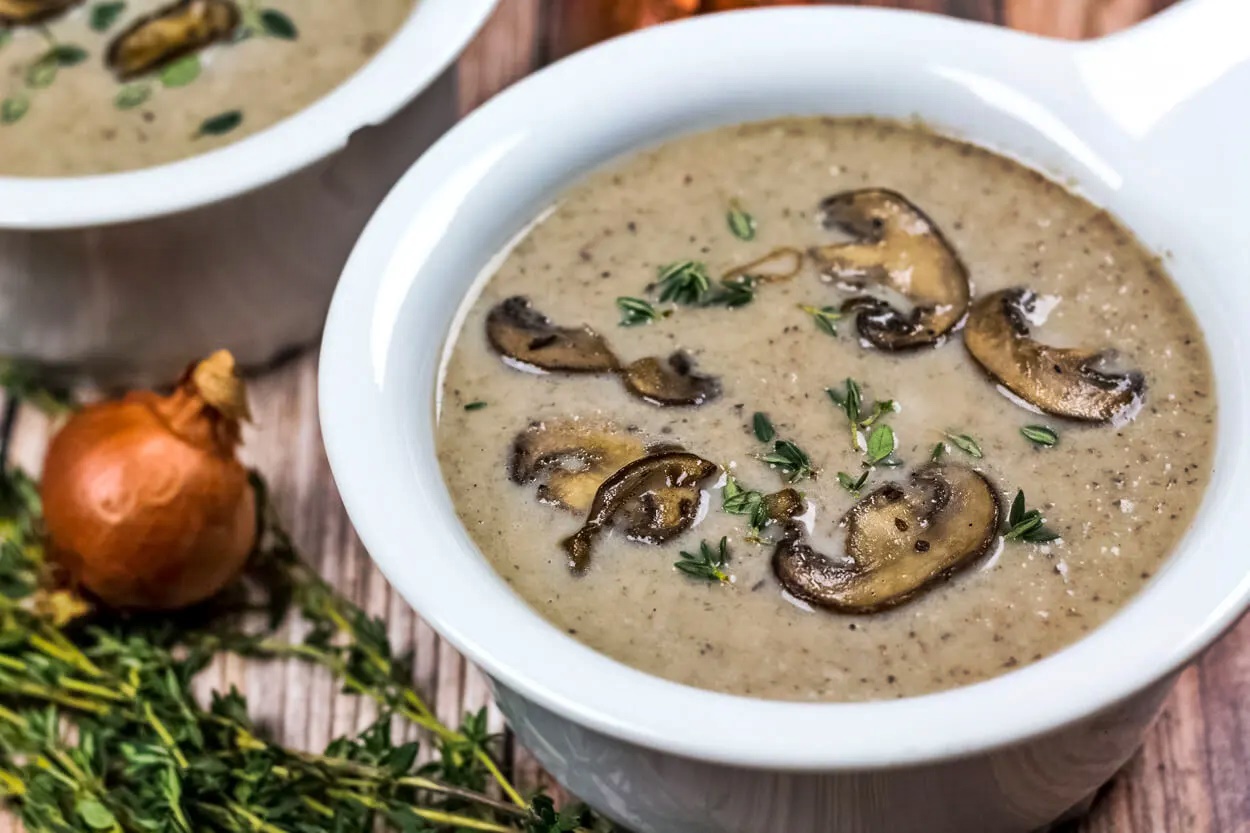 how-to-make-vegan-cream-of-mushroom-soup