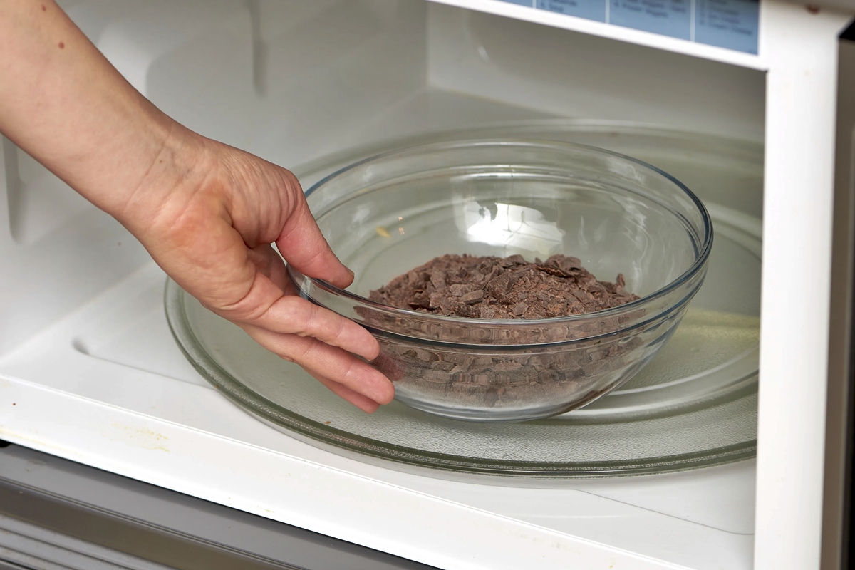 How Melt Chocolate in the Microwave - Kitchen Serf