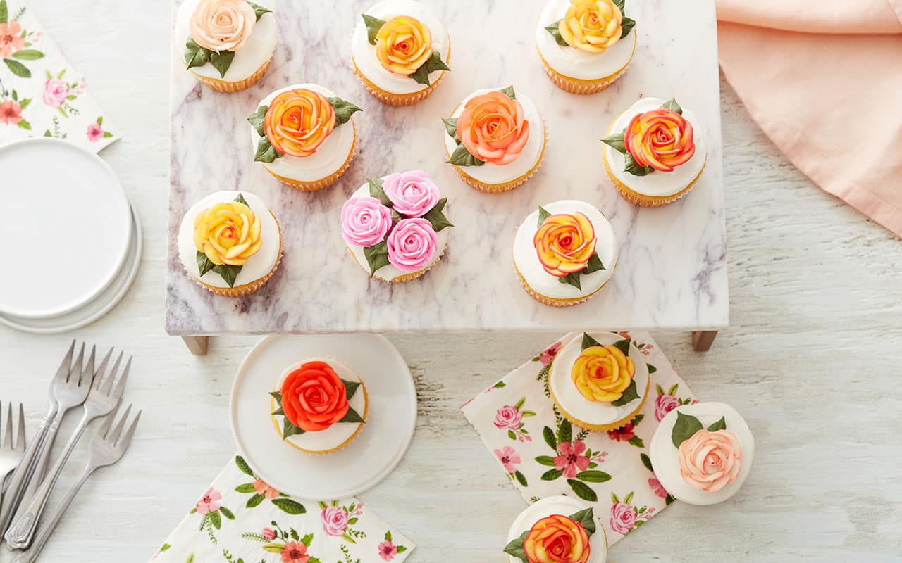 how-to-pipe-buttercream-flowers