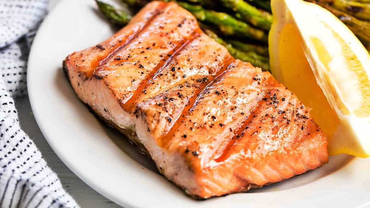 How to Roll and Grill Salmon Steaks - Recipes.net