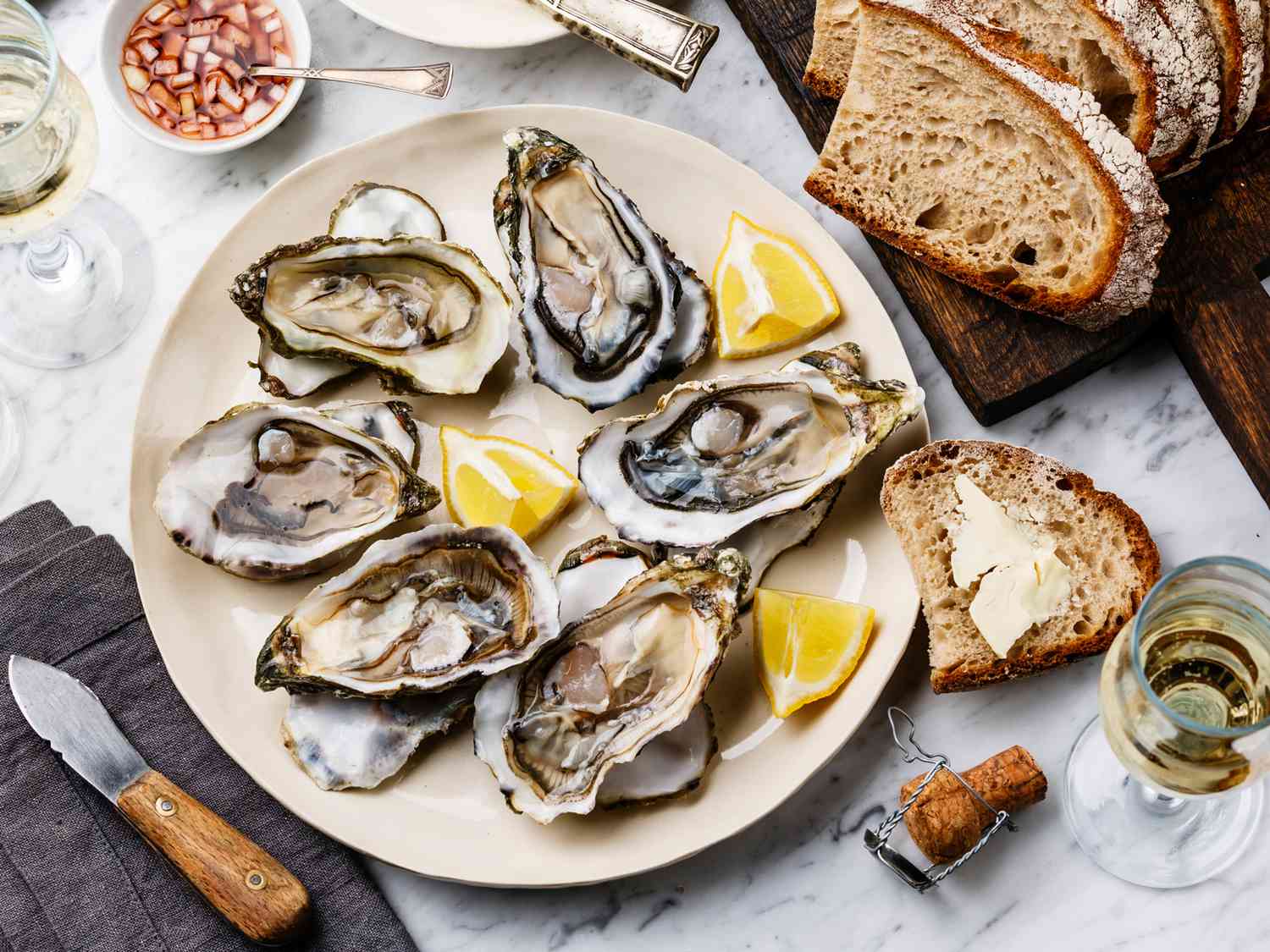 how-to-serve-raw-oysters-at-home
