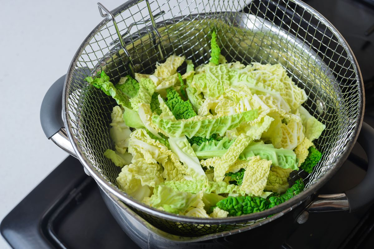 how-to-steam-cabbage-on-stove