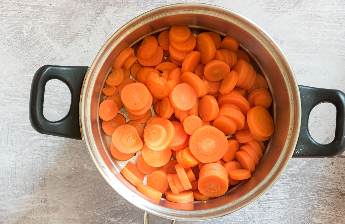 how-to-steam-carrots-in-a-pot