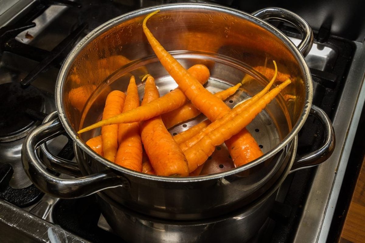 how-to-steam-carrots-on-the-stove
