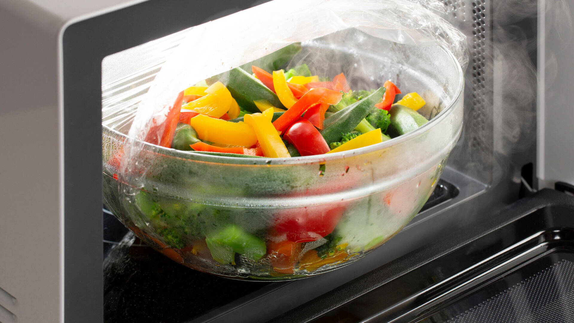 How to Steam Vegetables in the Microwave 