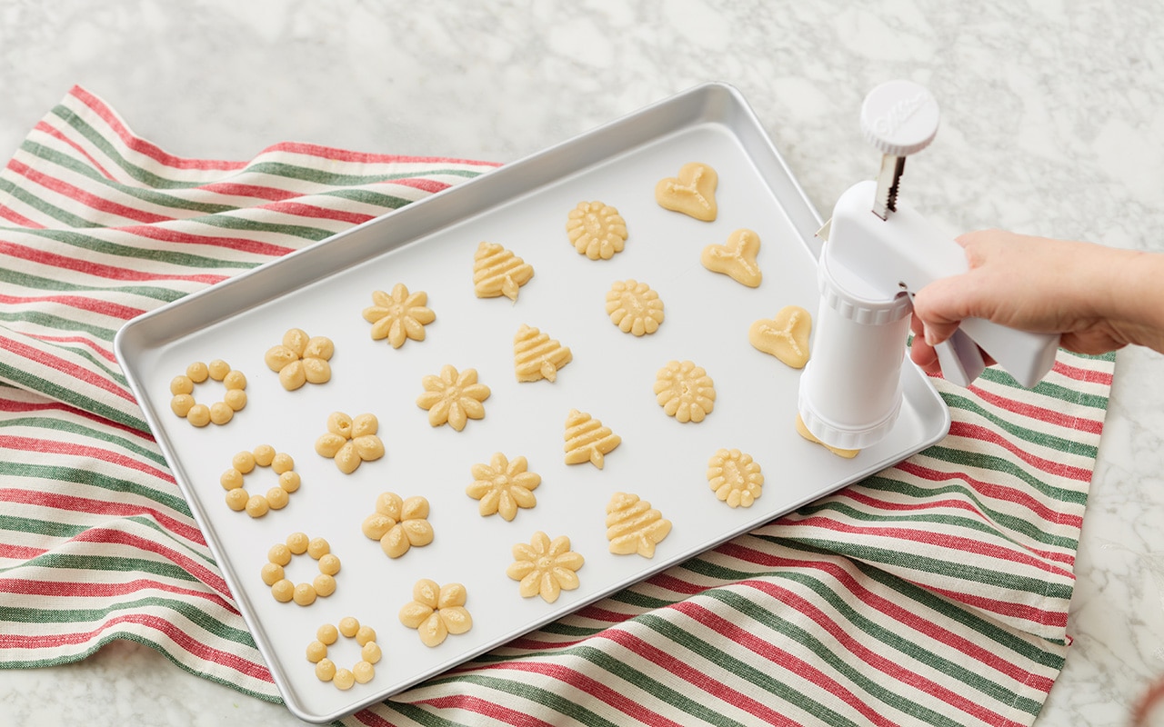 how-to-use-a-cookie-press