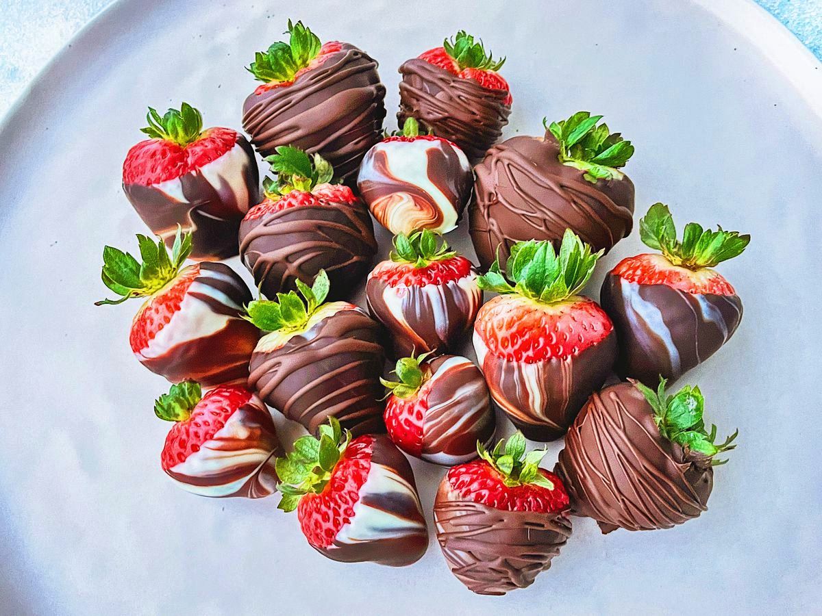 marbled-dipping-ganache-easy-chocolate-covered-strawberries
