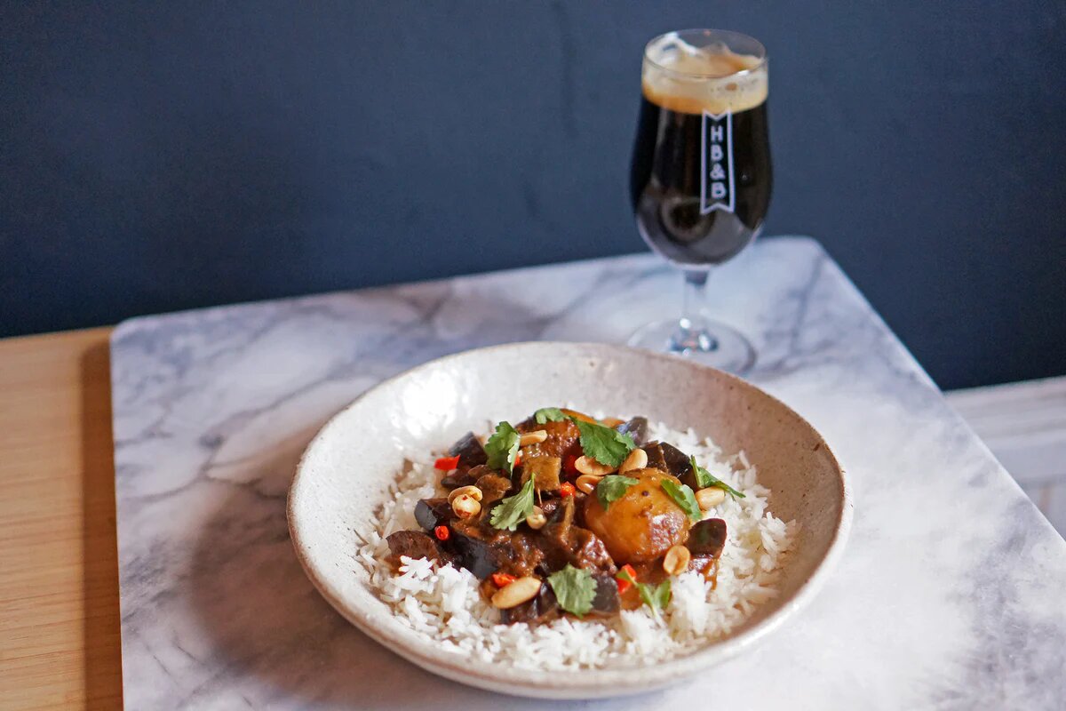 massaman-curry-with-chicken-and-wheat-beer