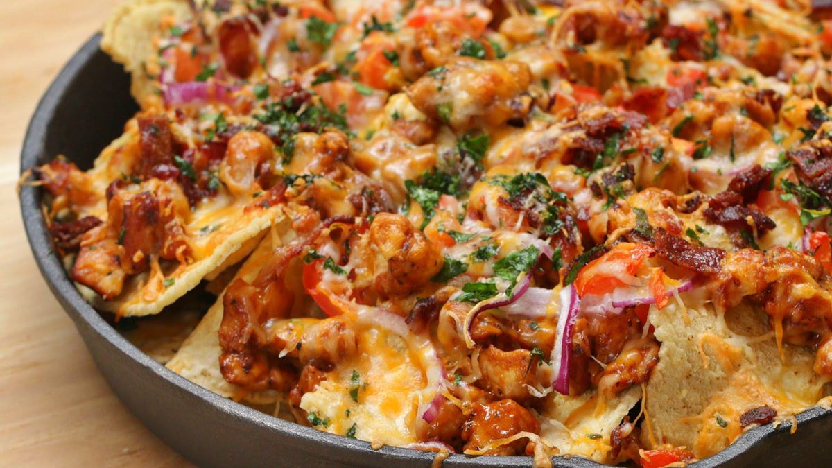 nachos-get-a-new-summer-look-with-barbecue-chicken-and-corn