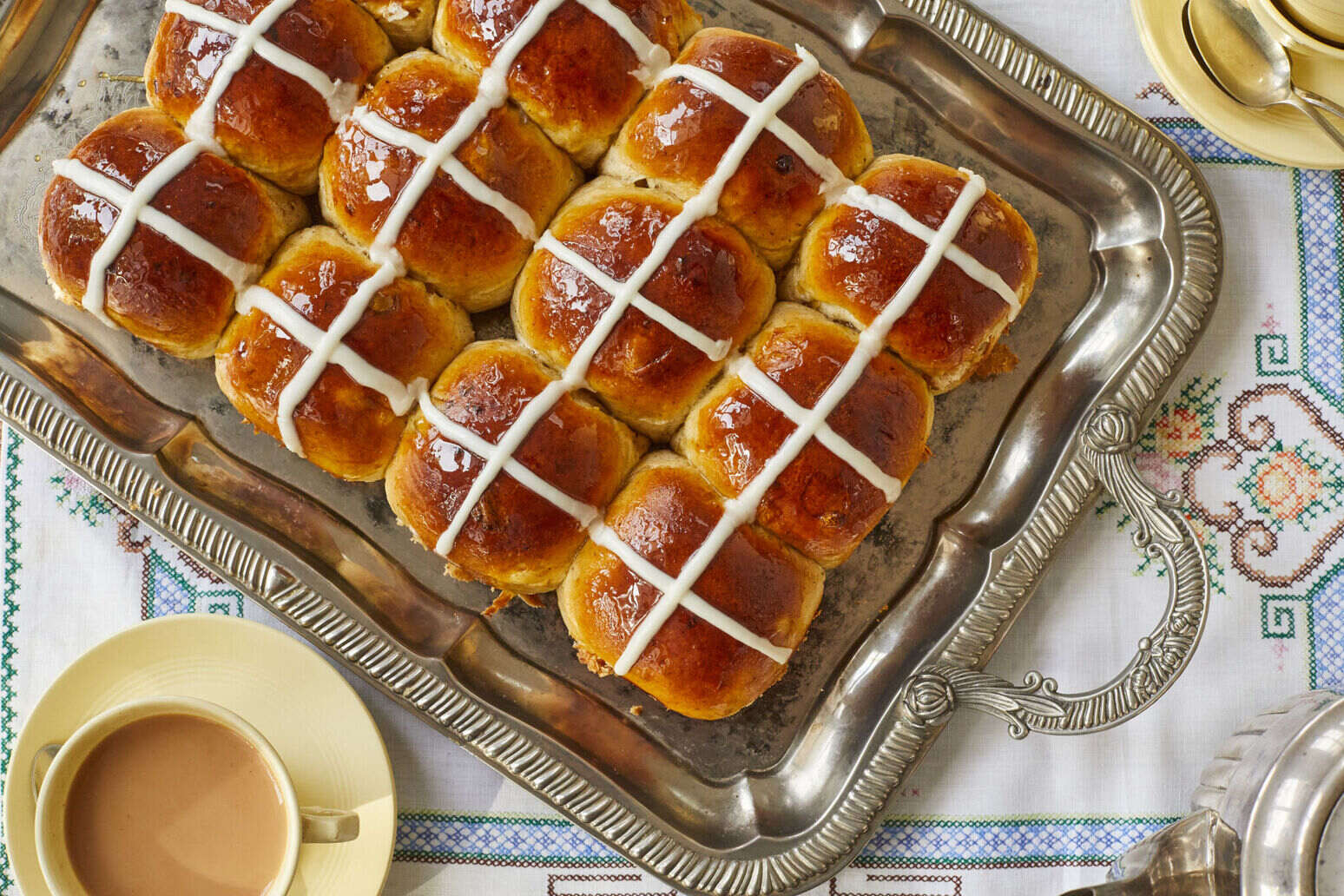 paul-hollywood-how-to-make-the-best-hot-cross-buns