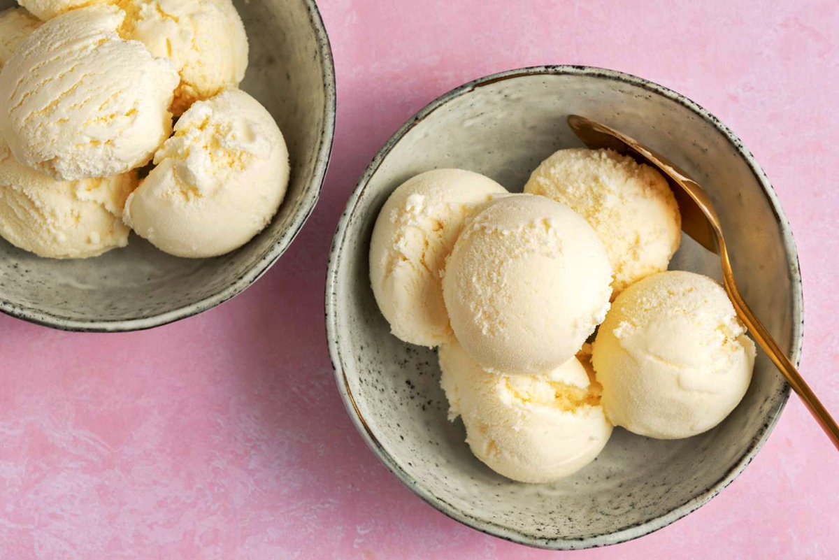 the-easiest-way-to-make-vanilla-ice-cream-at-home