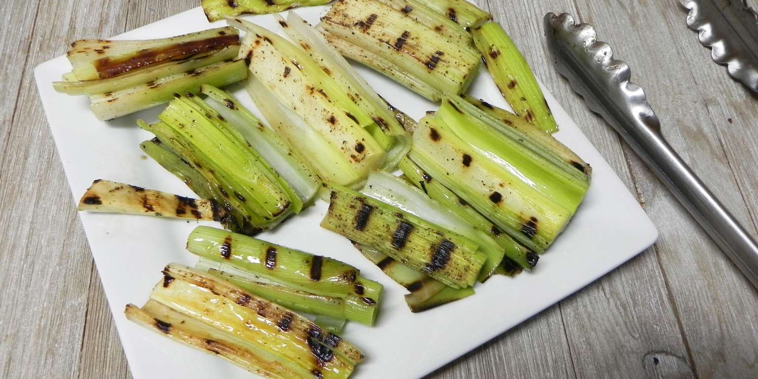 the-trick-to-perfectly-grilled-leeks-boil-them-first
