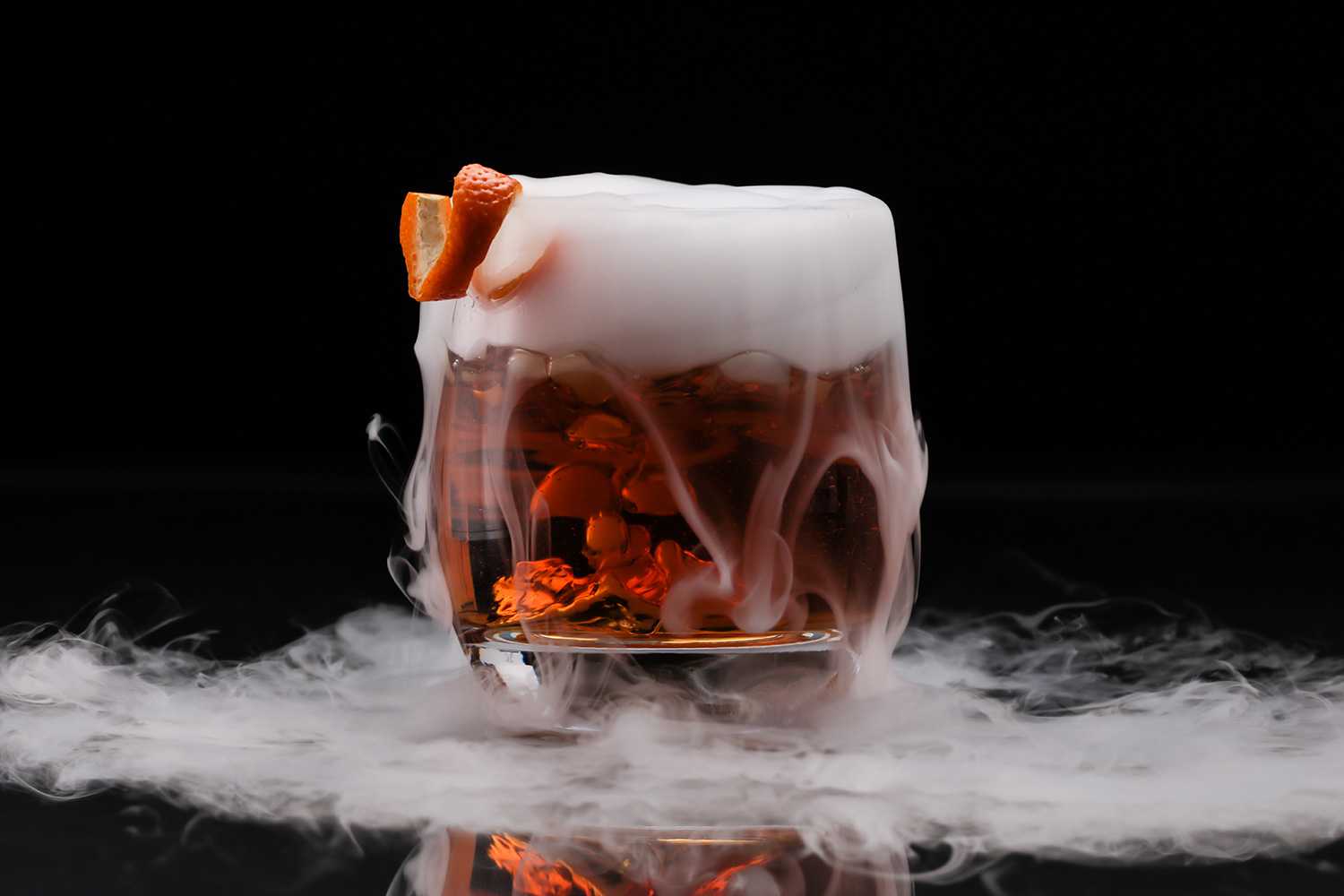 transform-your-cocktails-with-smoked-ice