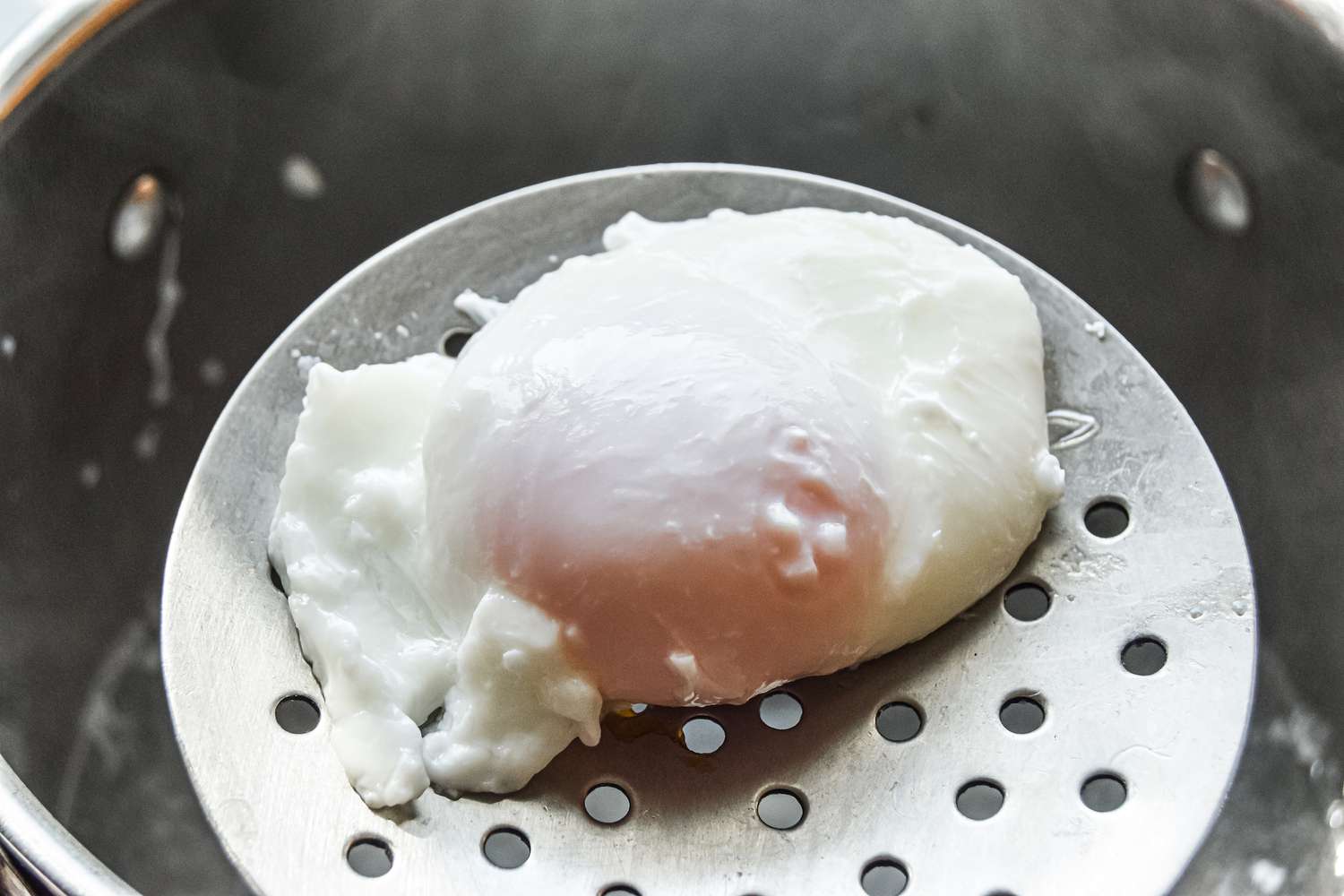 video-how-to-poach-eggs-the-foolproof-method-really