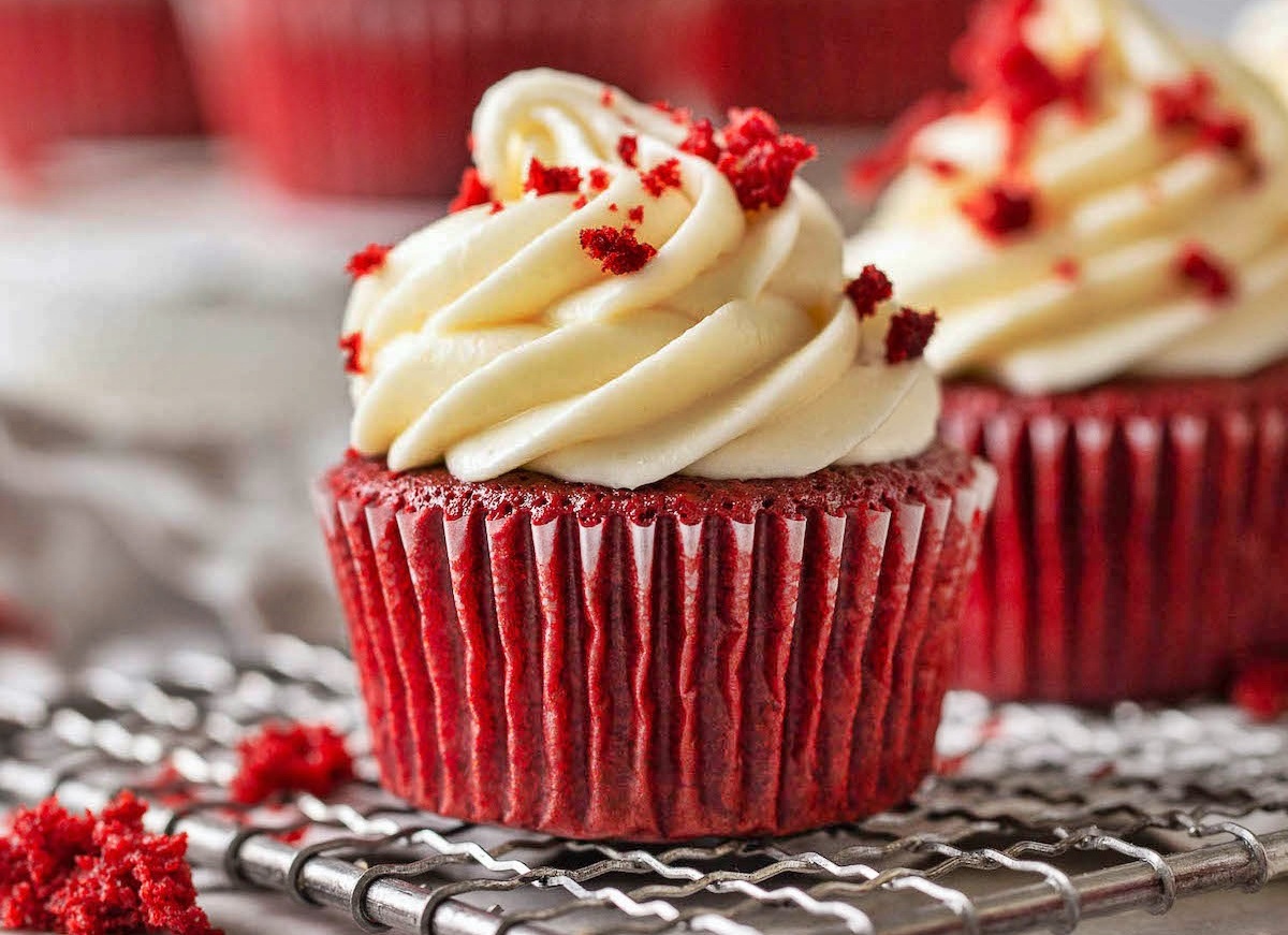 chill-out-this-july-4th-with-red-velvet-ice-cream-cupcakes