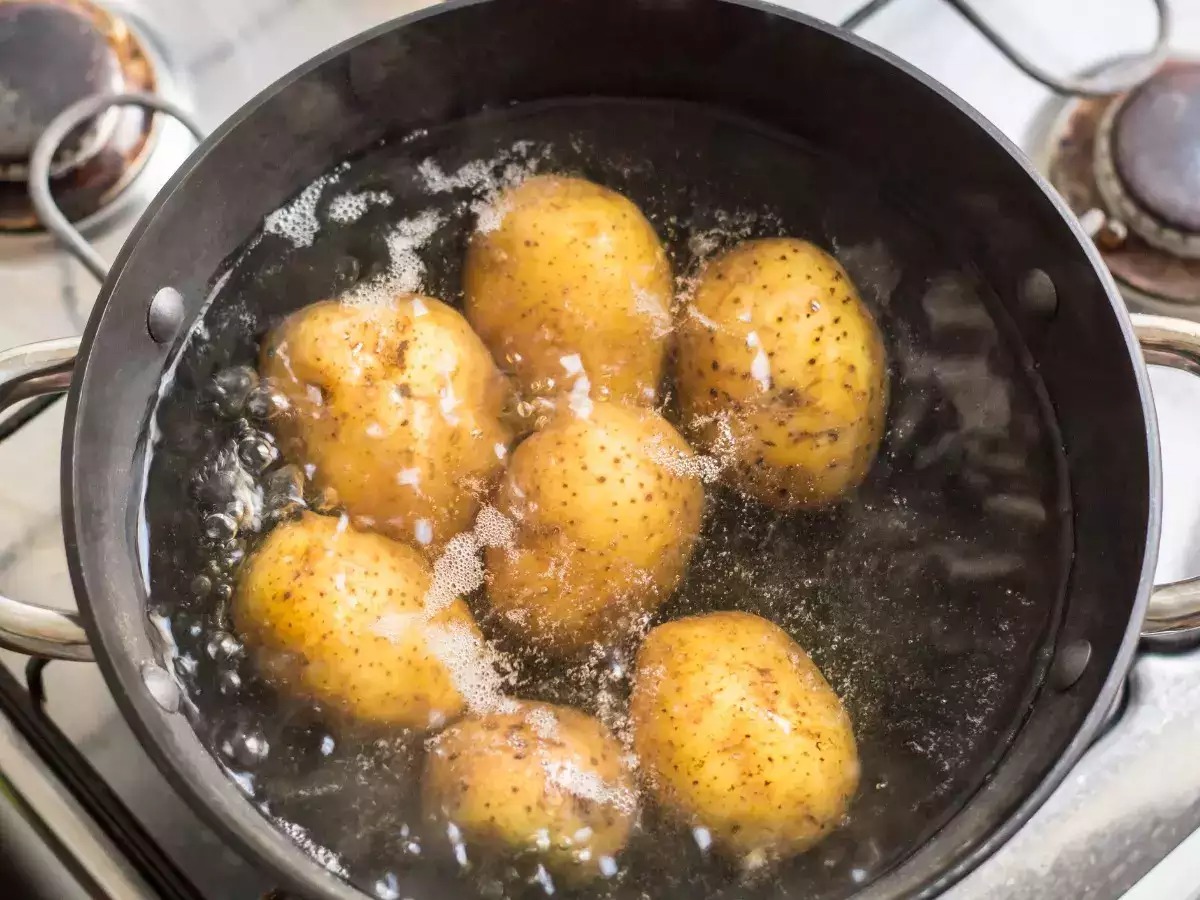 how-to-boil-a-potato-on-the-stove