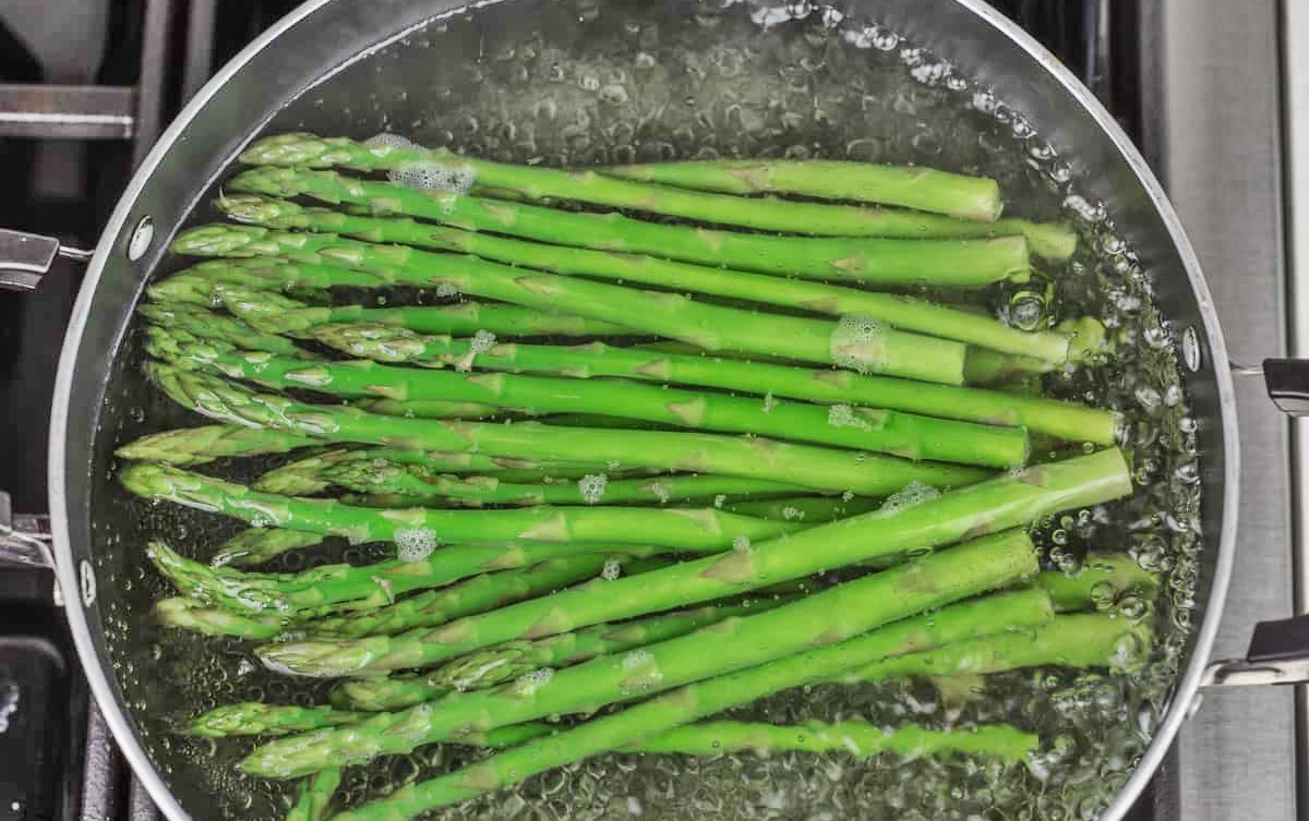 how-to-boil-asparagus-spears