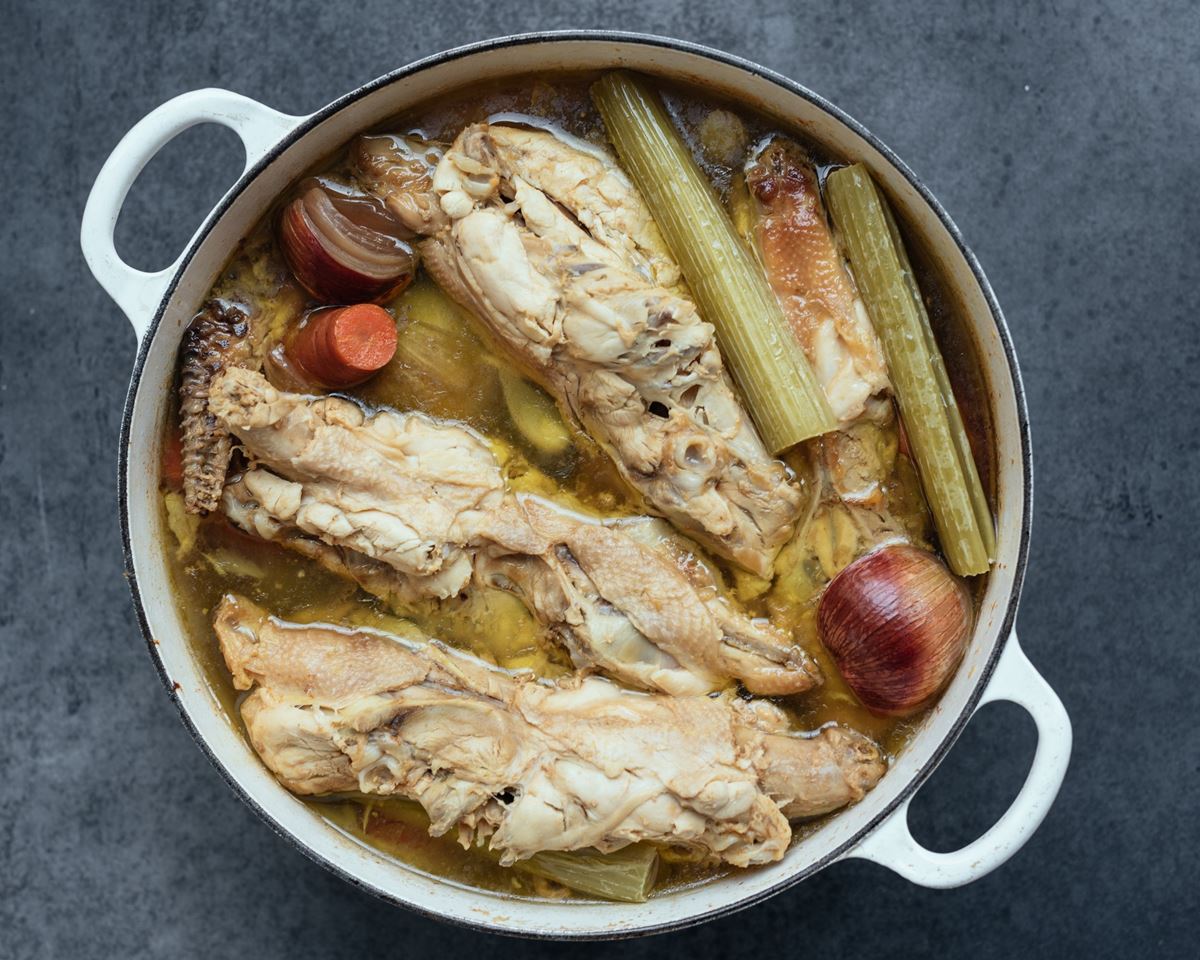 Boiled chicken hotsell bones for dogs