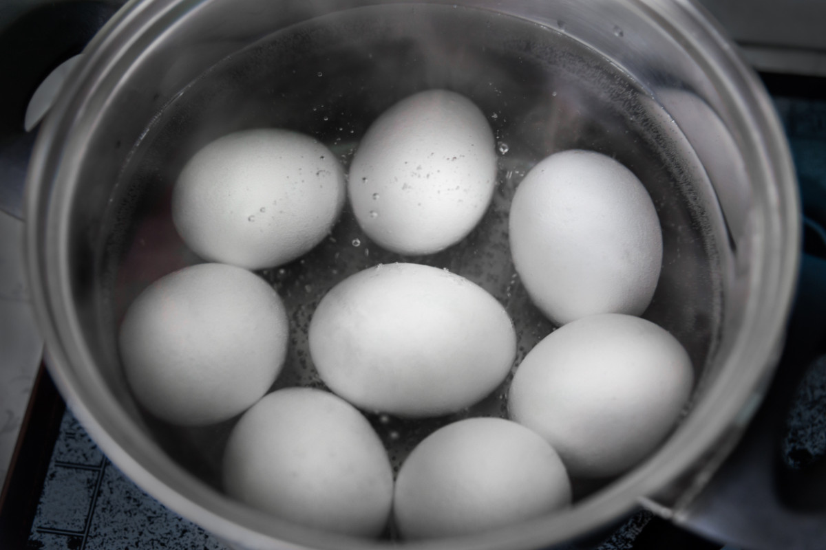 how-to-boil-eggs-for-dyeing
