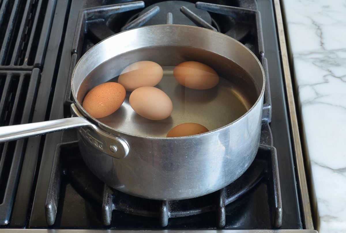 how-to-boil-eggs-on-a-gas-stove