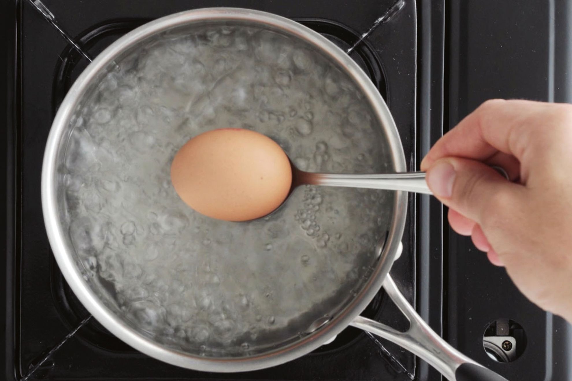 how-to-boil-eggs-so-the-shell-doesnt-stick