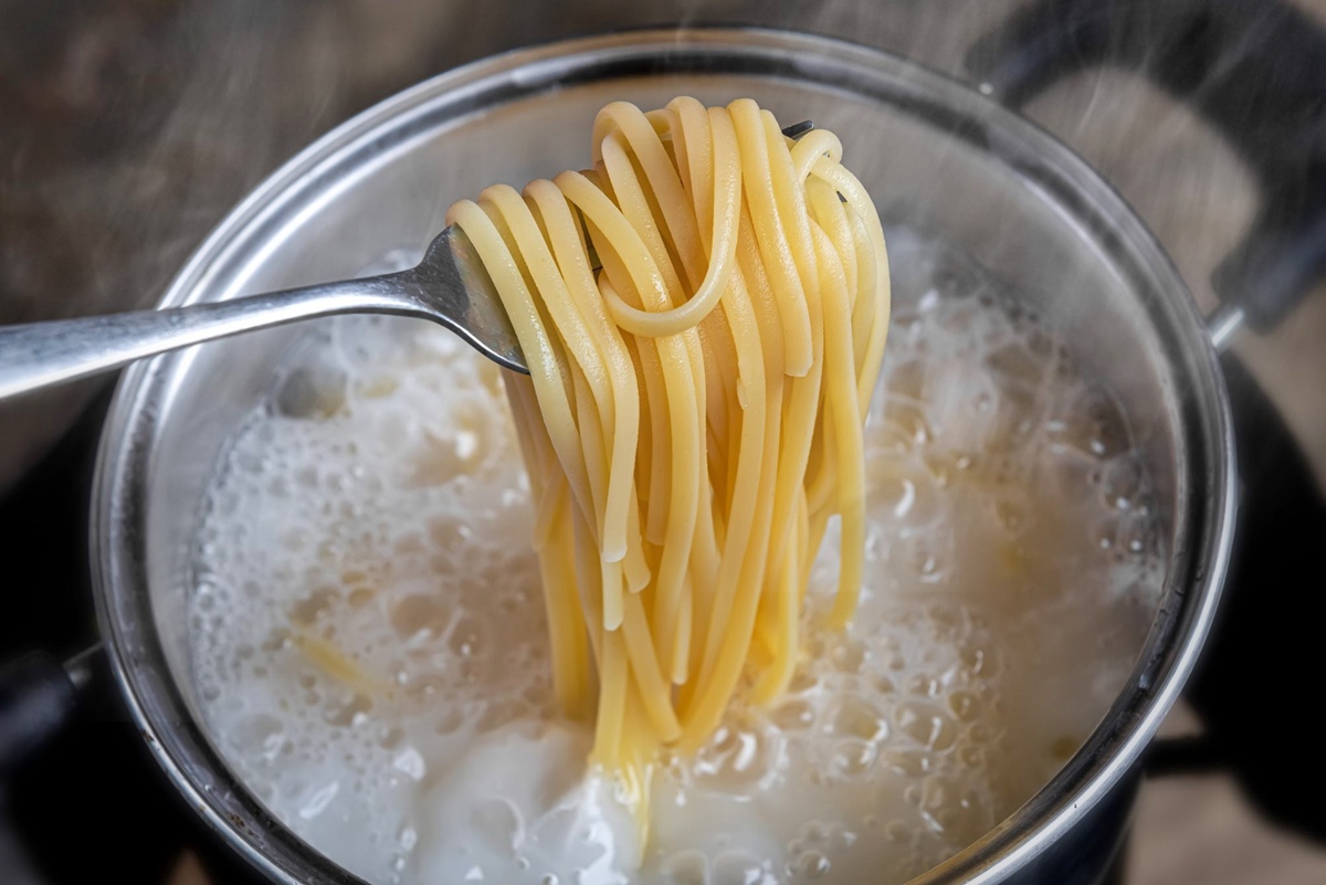 how-to-boil-noodles-without-sticking