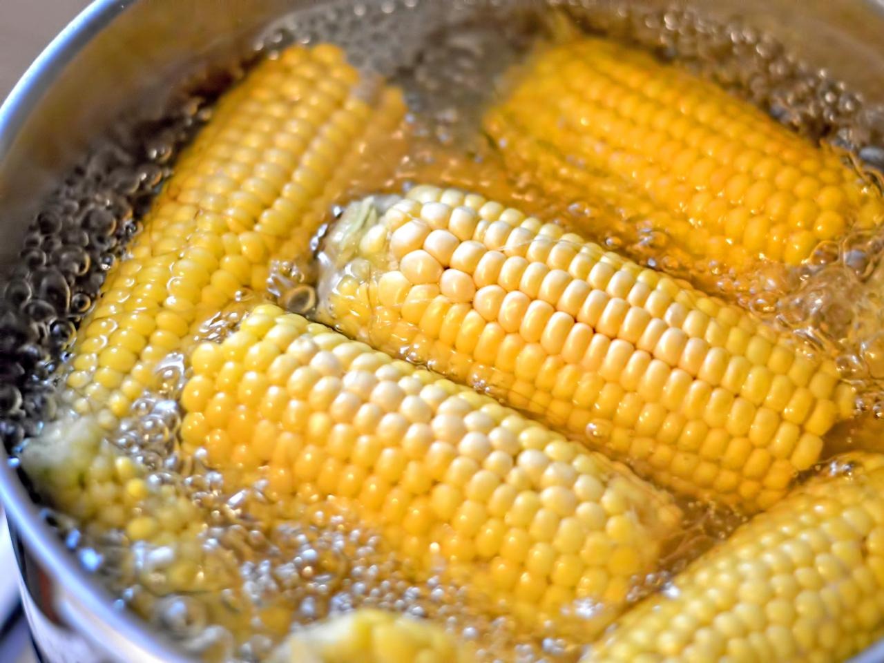 How To Boil Sweet Corn At Home - Recipes.net