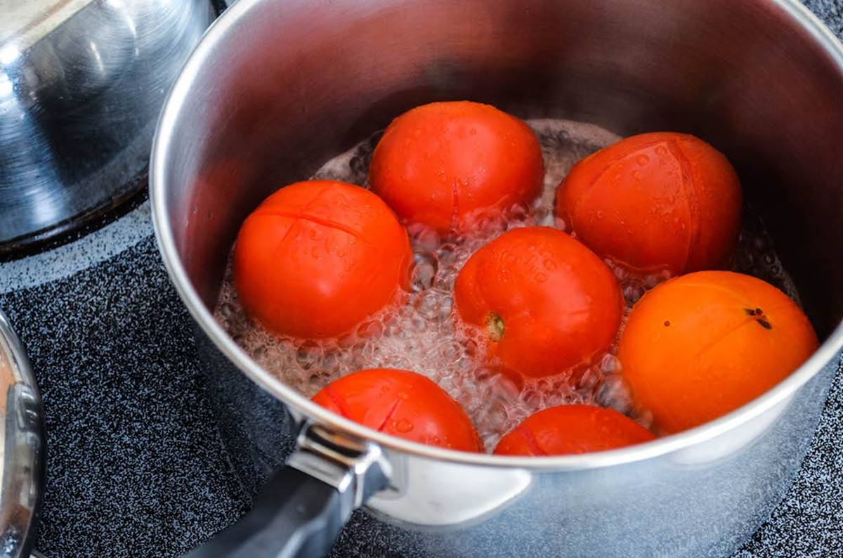 How To Boil Tomatoes For Sauce - Recipes.net