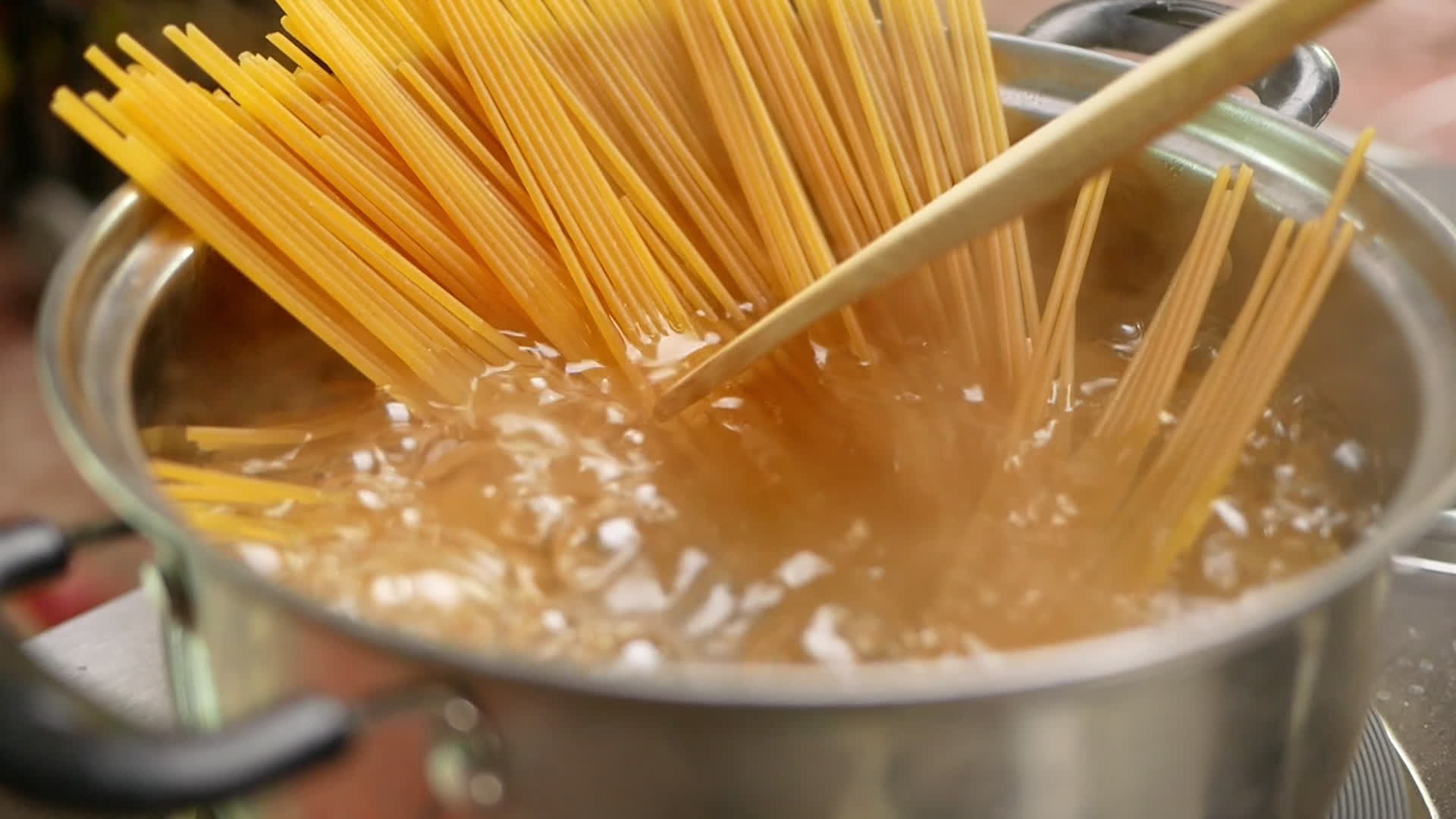 how-to-boil-water-for-pasta