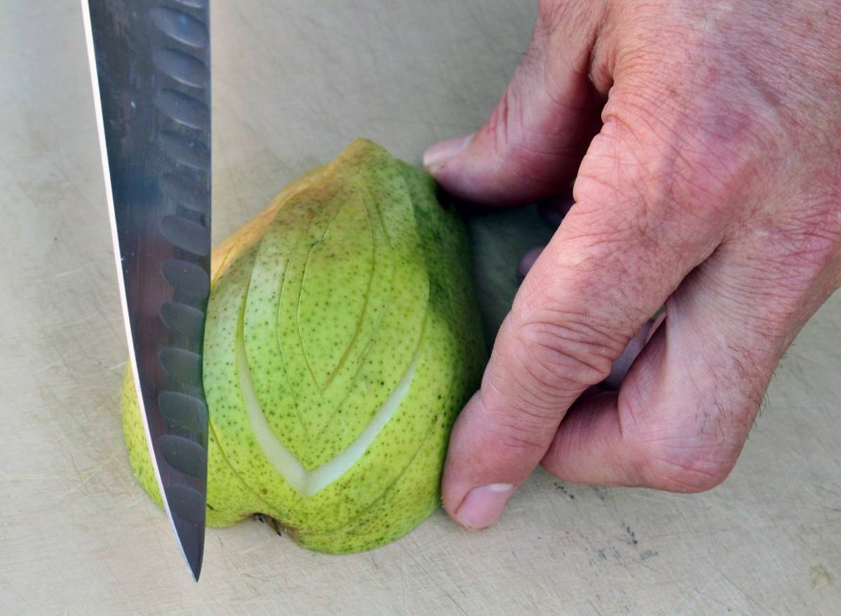 how-to-chop-a-pear