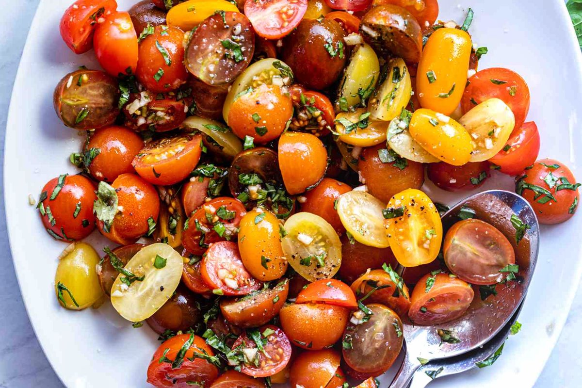 how-to-chop-a-tomato-for-a-salad