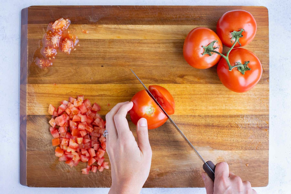 how-to-chop-a-tomato-for-pico