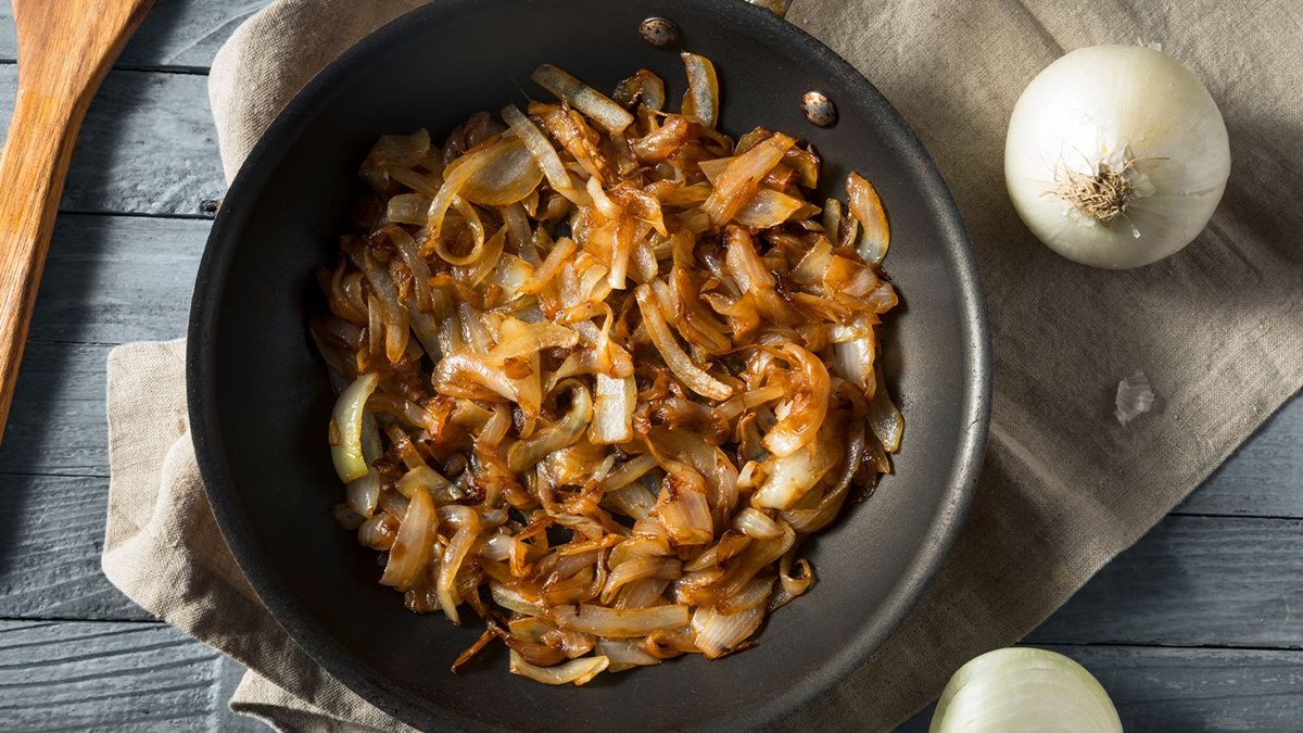 how-to-chop-an-onion-for-stir-fry