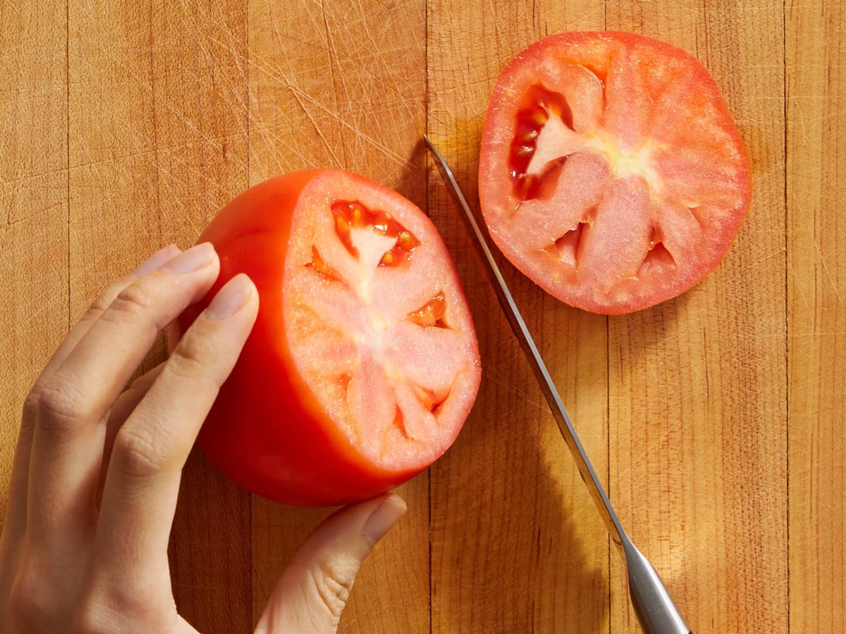 how-to-chop-and-seed-tomato