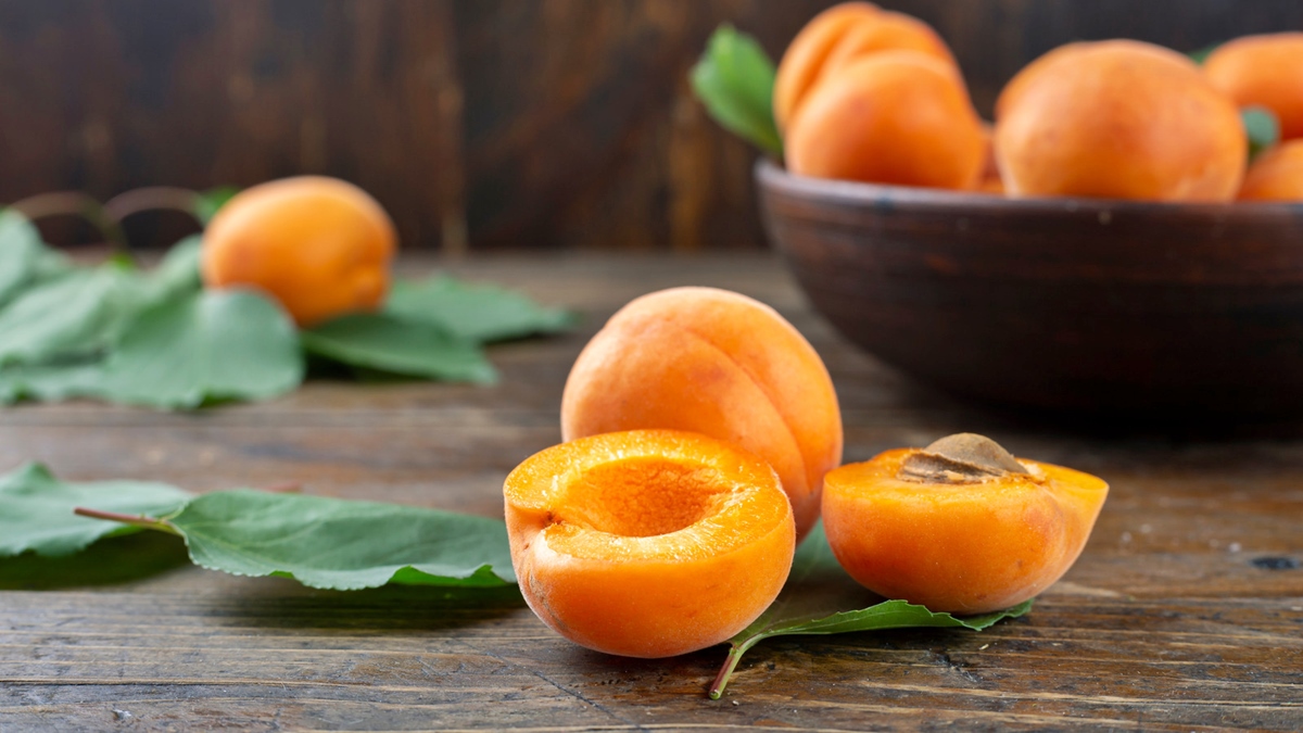 how-to-chop-apricots