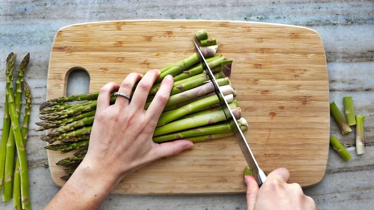 how-to-chop-asparagus