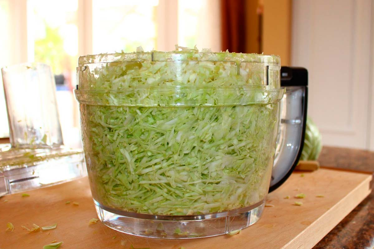 https://recipes.net/wp-content/uploads/2023/10/how-to-chop-cabbage-in-vitamix-1697180999.jpg