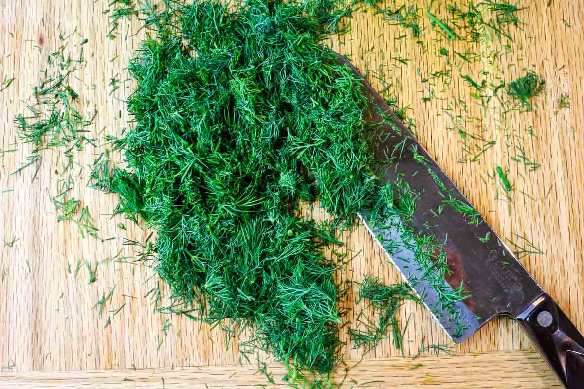 how-to-chop-dill