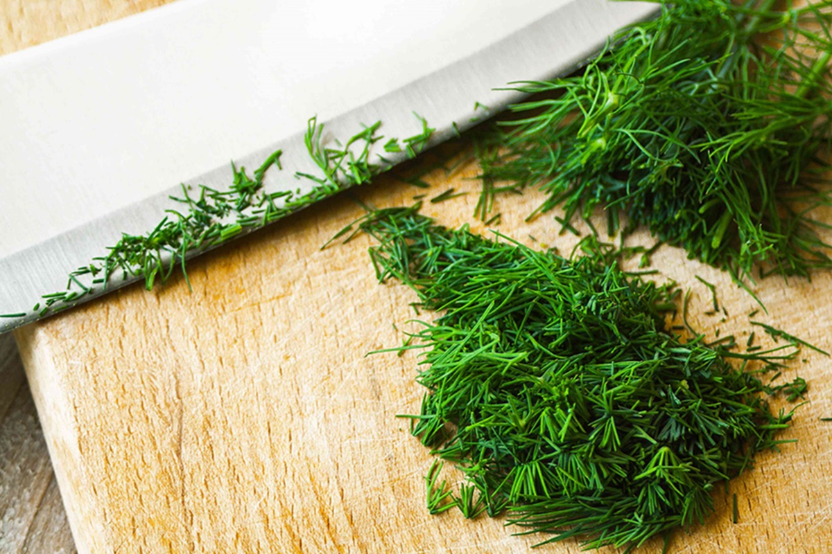 how-to-chop-fresh-dill-weed