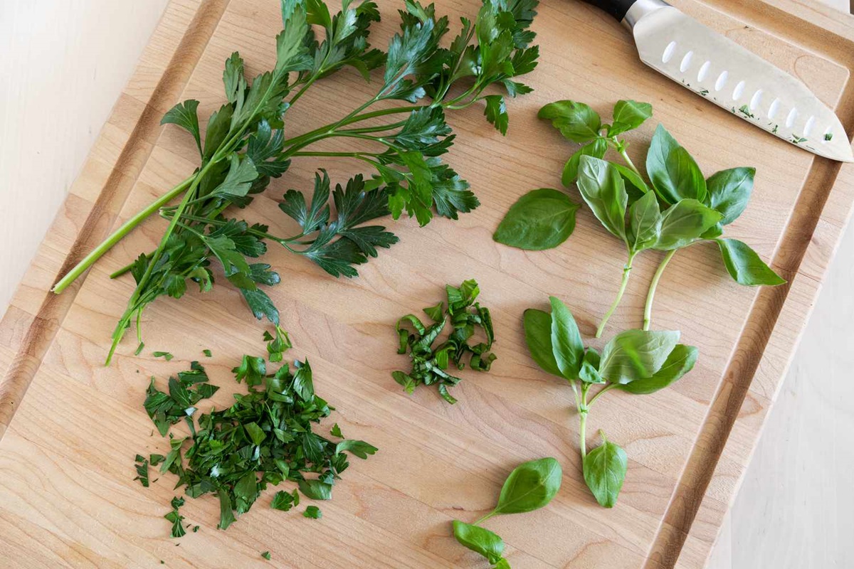 how-to-chop-fresh-herbs