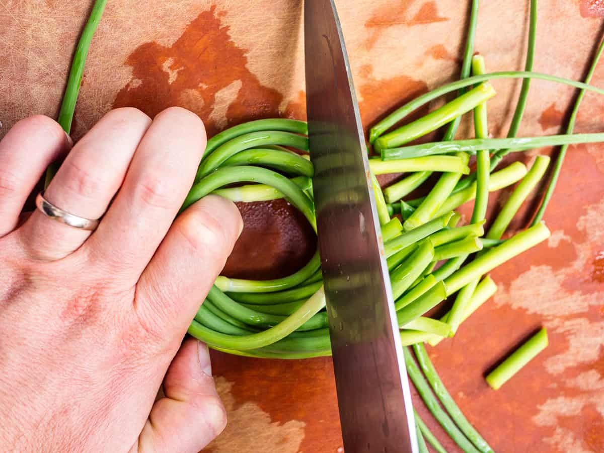how-to-chop-garlic-scapes
