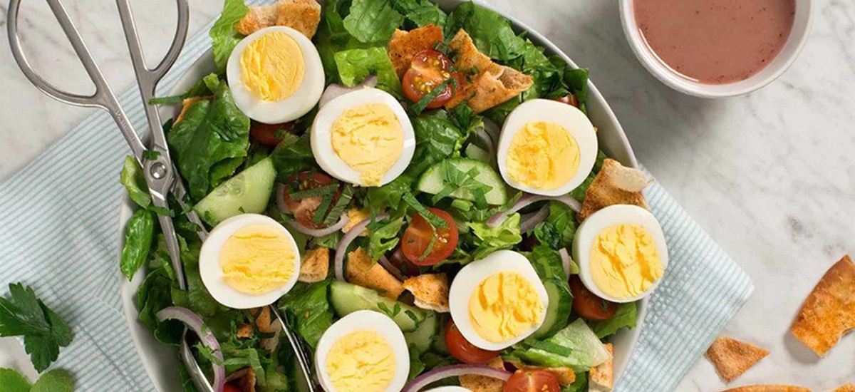 how-to-chop-hard-boiled-egg-for-salad