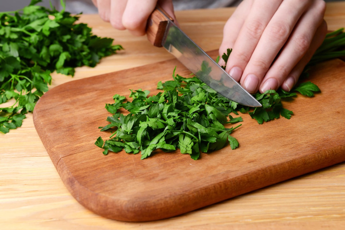 how-to-chop-herbs