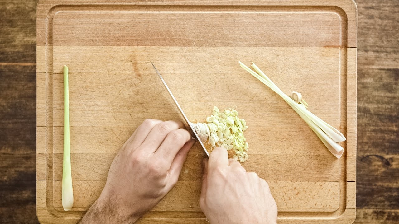 how-to-chop-lemongrass