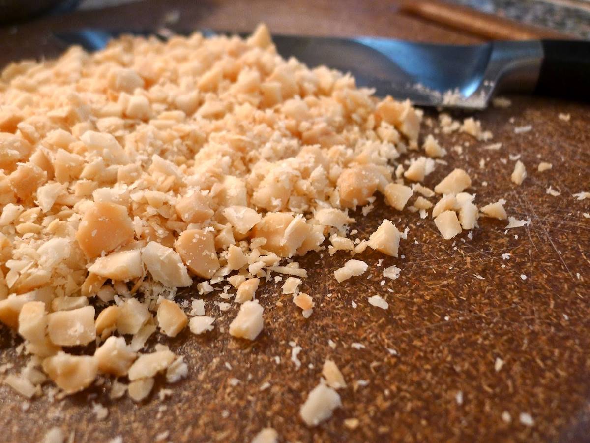 how-to-chop-macadamia-nuts-for-cookies