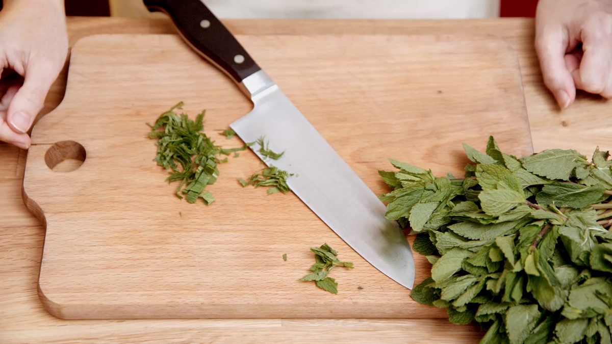 how-to-chop-mint-leaves
