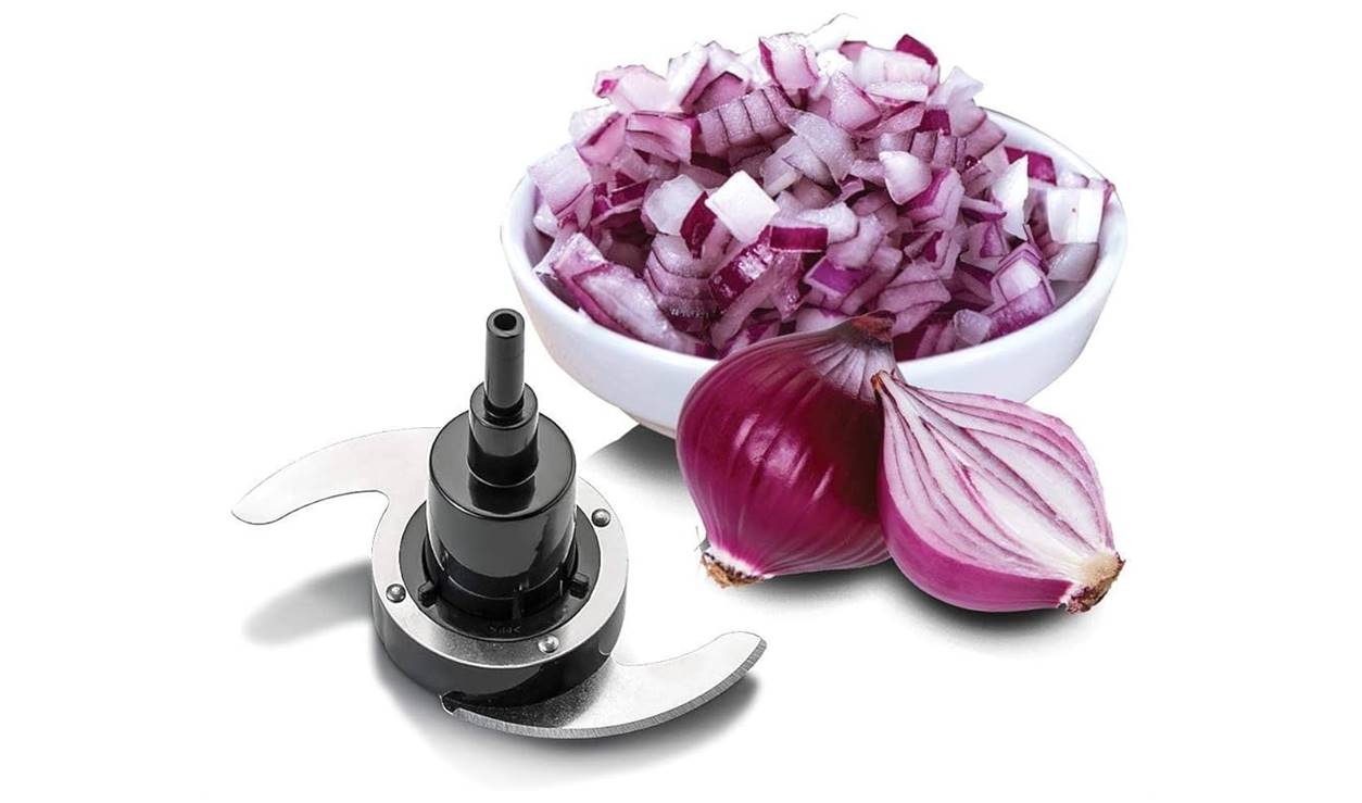https://recipes.net/wp-content/uploads/2023/10/how-to-chop-onions-with-a-black-decker-food-processor-1697097348.jpg