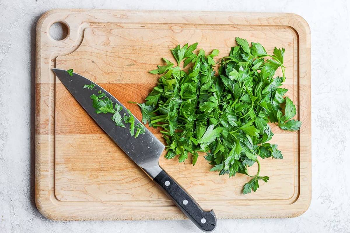 how-to-chop-parsely-leaves