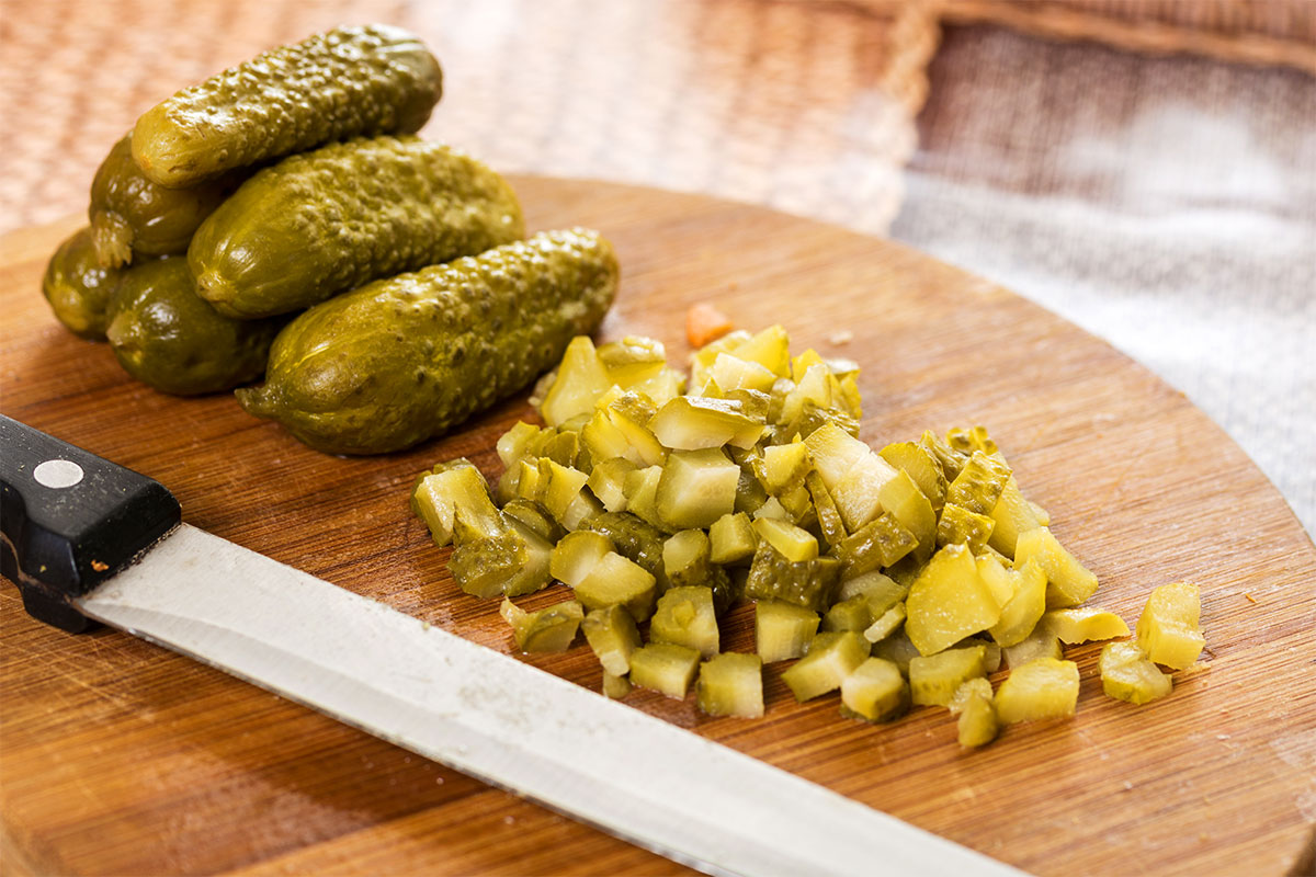 how-to-chop-pickles-for-relish
